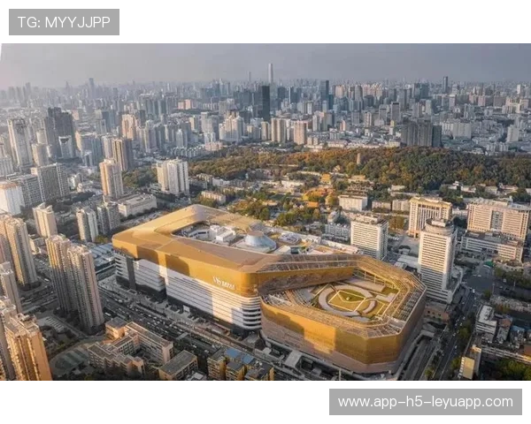 体育赞助，铺天盖地资金战：商业、荣耀与未来的博弈