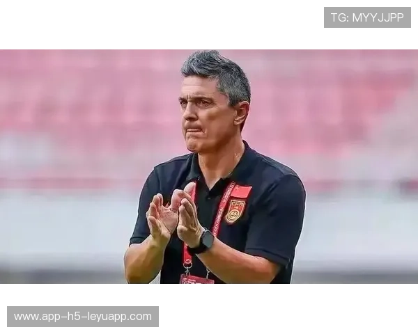 U22主帅比喻球员像“兵马俑”，体现铁血精神：从训练场到世界舞台的铸魂之旅